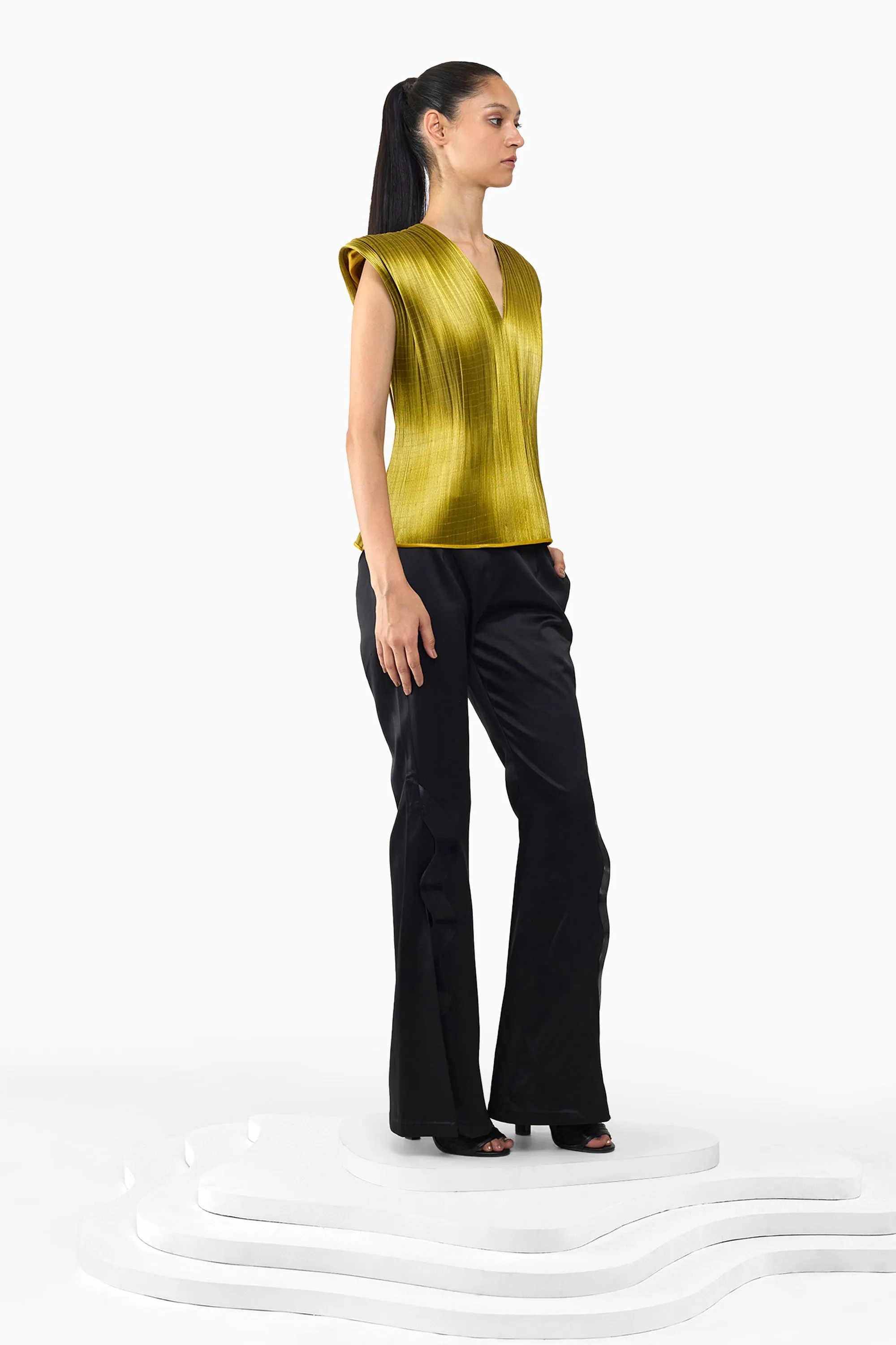 GOLD METAL CAPE