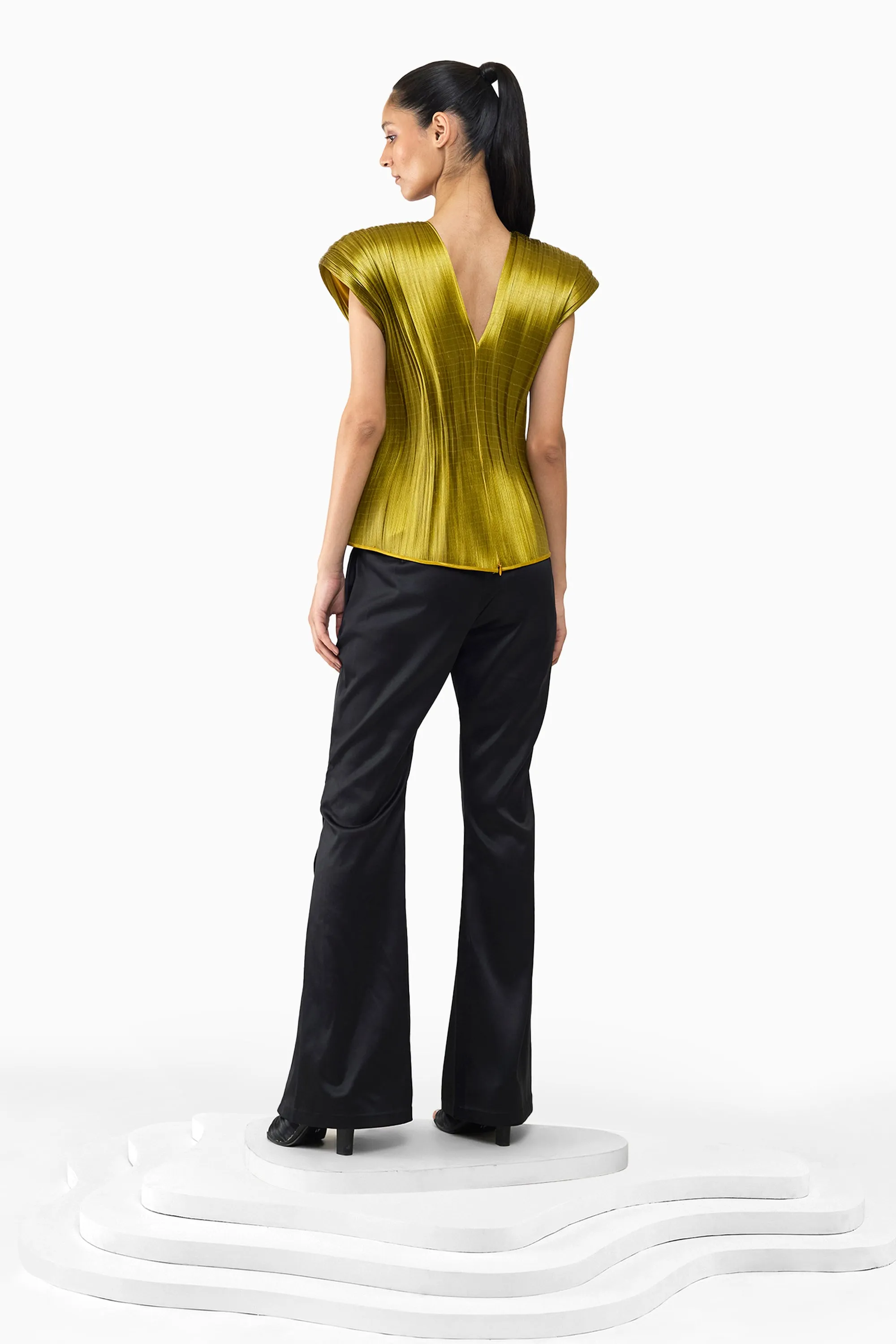 GOLD METAL CAPE