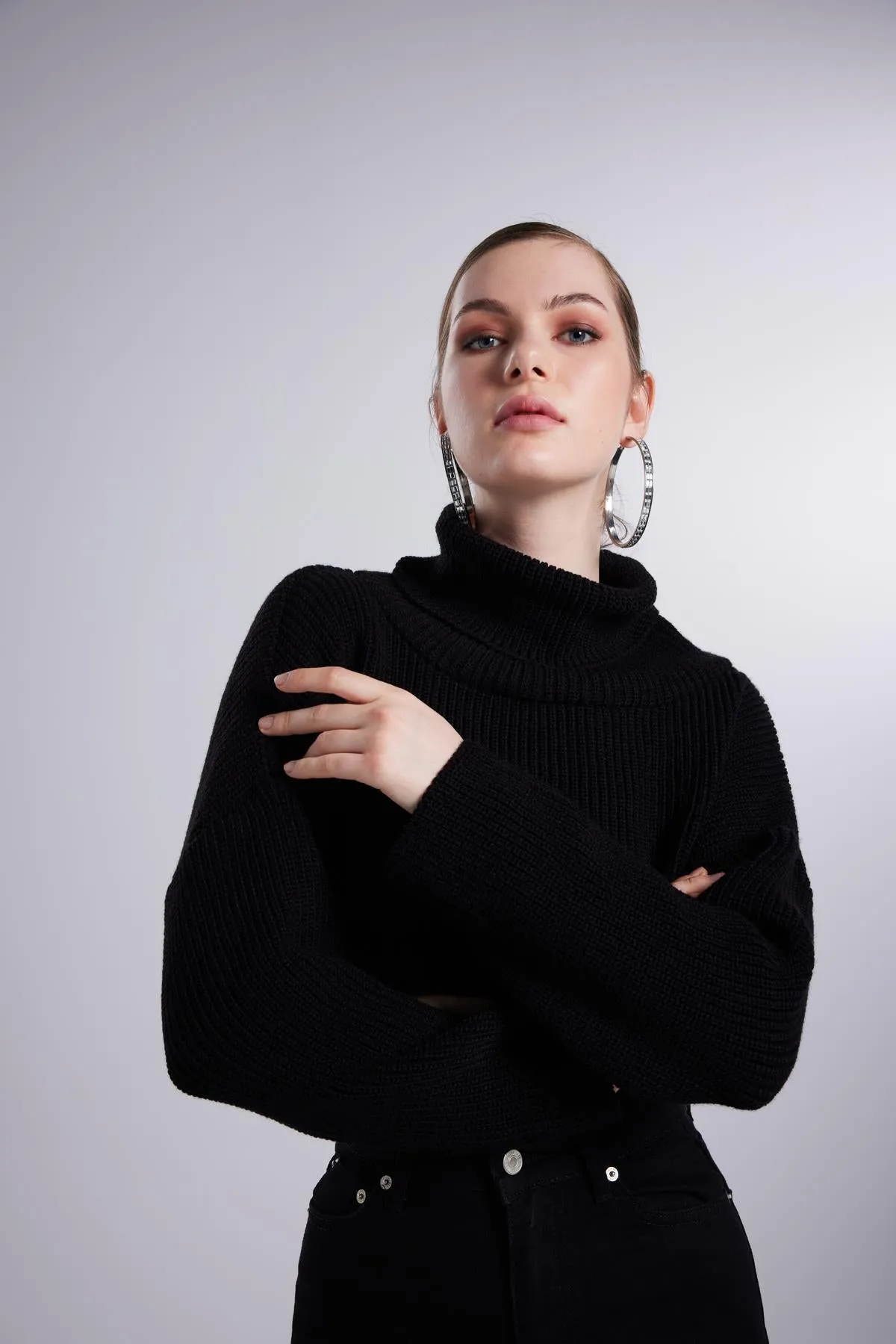 Lirola Turtleneck Crop Sweater Black