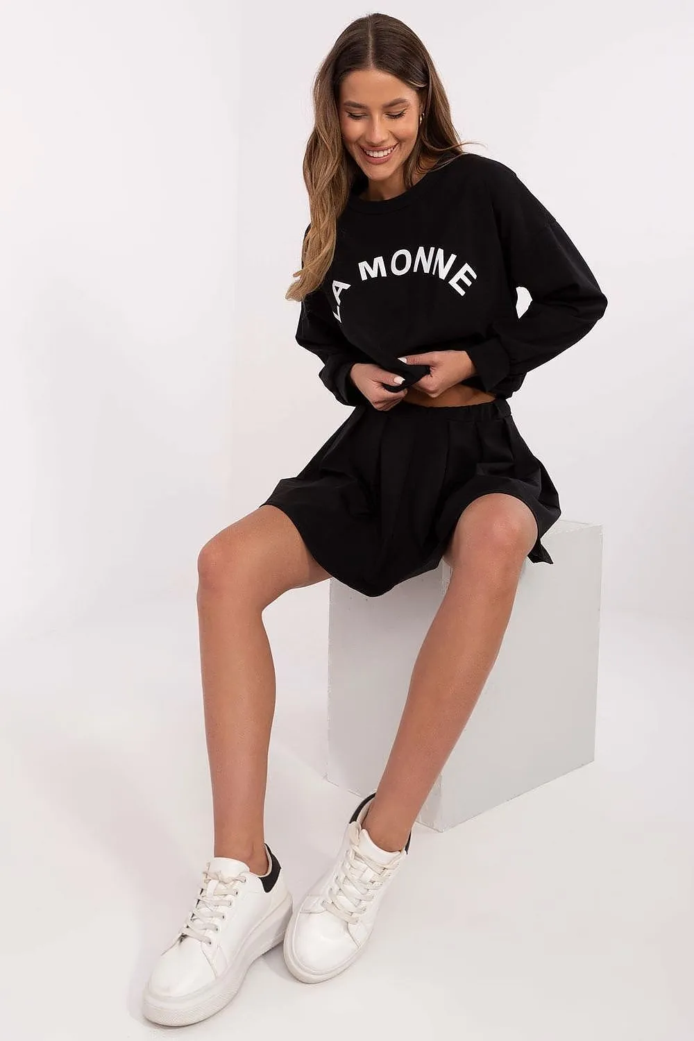 Sweatshirt and pleated skirt stylish set