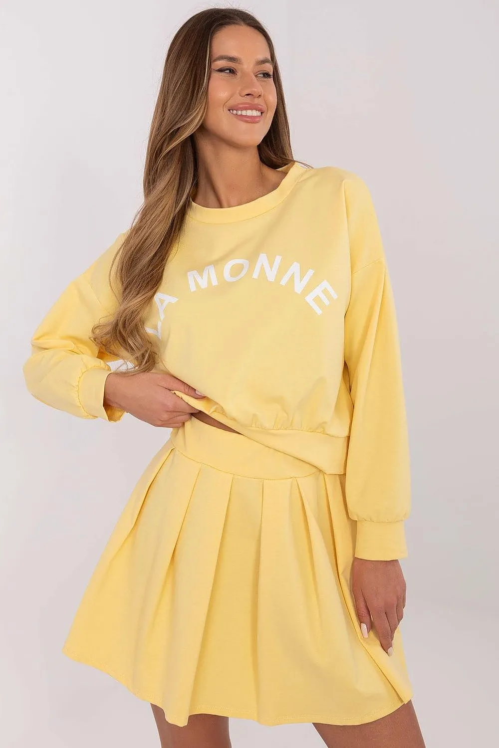 Sweatshirt and pleated skirt stylish set