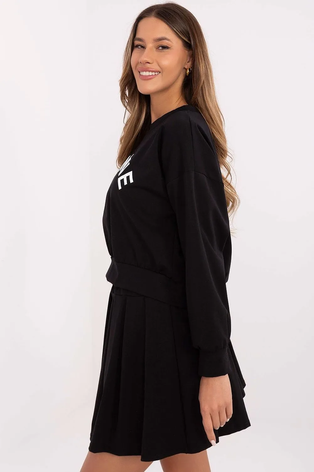 Sweatshirt and pleated skirt stylish set