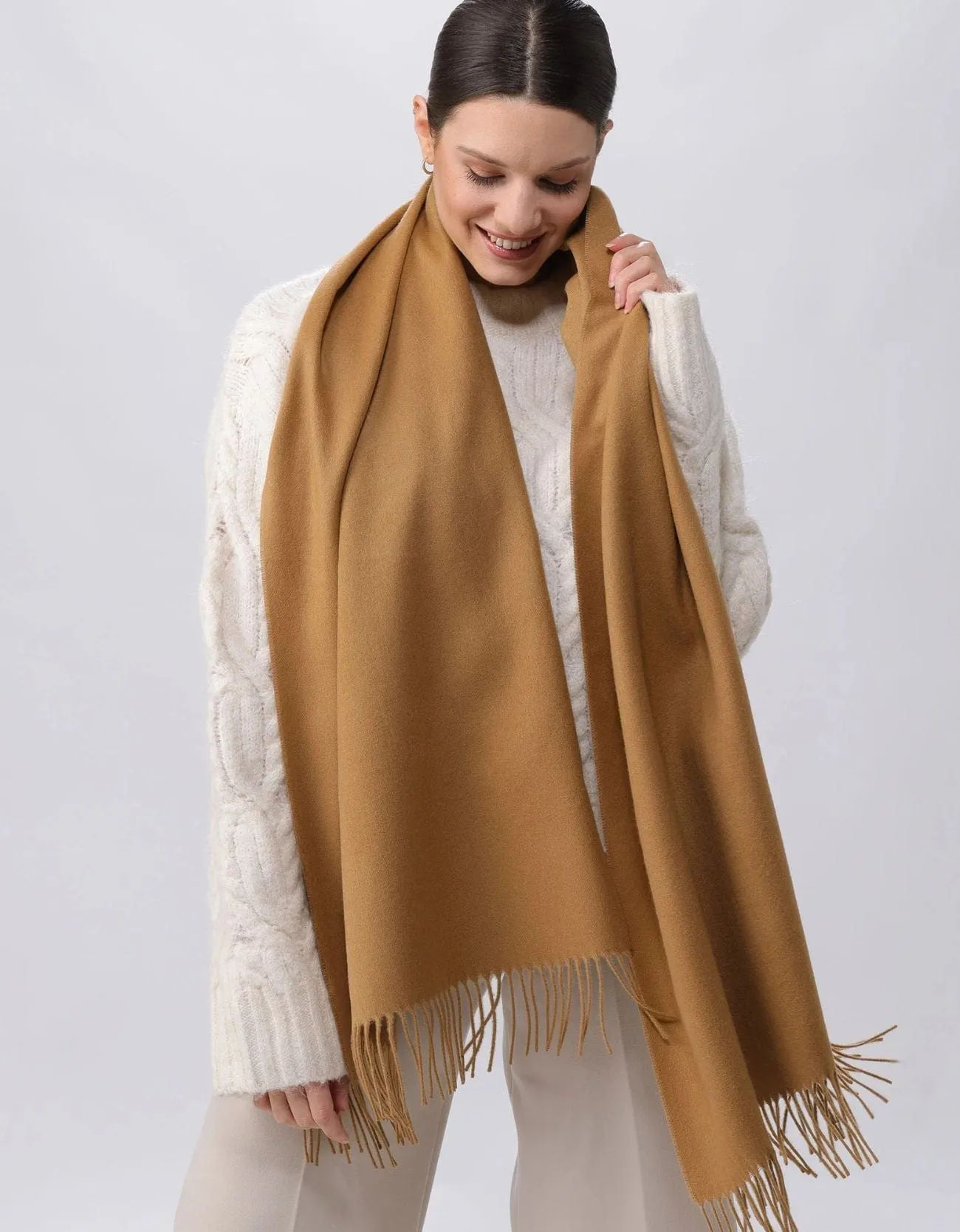 V Fraas Essential Oversized Cashmink Scarf CAFÉ AU LAIT