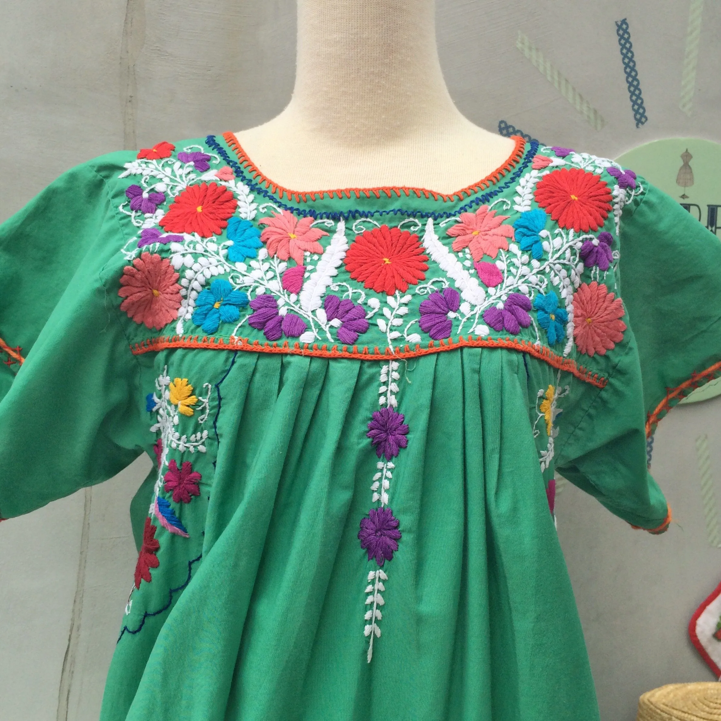 Villa de Mexicano | Vintage 1960s 1970s Hippie Flower Power Mexican Hand Embroidery Maxi Dress